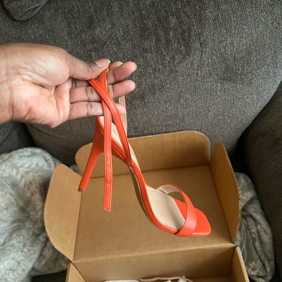 SEVERAL Never worn thigh high heels booties + a purse. 8.5-9 - Picture 12 of 13